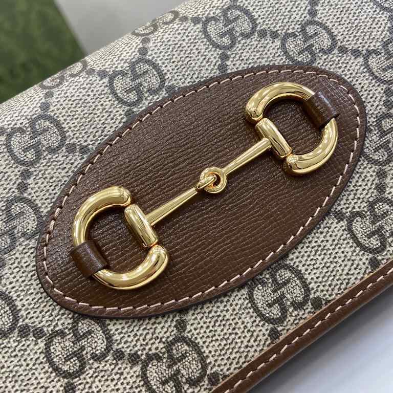 .   Comes with a full set of original green box packaging  Gucci Horsebit 1955 Collection Chain Wallet. New to the Gucci Horsebit 1955 accessories collection, this chain wallet is crafted from the label's iconic double G