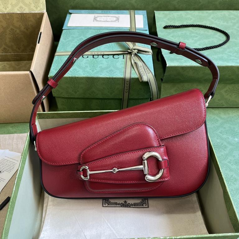 .   With a full set of original green box packaging  Gucci Horsebit 1955 series small shoulder bag. For the 70th anniversary of the iconic horsebit accessory, the brand has revitalized its collection with a blend of func