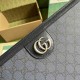 .  With a full set of original green box packaging Ophidia Series Clutch, the GG logo evolved from the Gucci diamond diamond lattice pattern that appeared in the 1930's and has since become the essence of Gucci's heritag