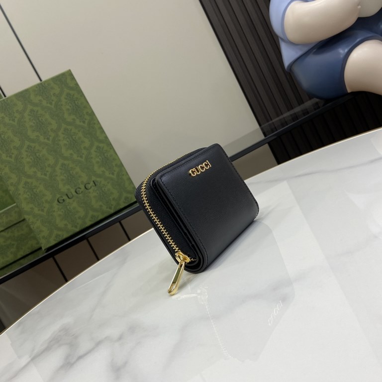 .   With a full set of original green box packaging   decorated with handwritten Gucci logo mini wallet. Travel small accessories have now become an integral part of the Gucci leather goods collection, inheriting the bra