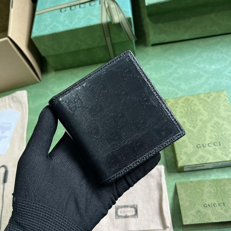 .   Packaged in a full original green box  GG Crystal Canvas Bifold Wallet.GGG Crystal Canvas glamorizes the men's FallWinter 2023 accessory collection with a glossy finish and durability that gives the brand's classic d