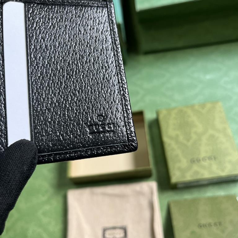 .   Packaged in a full original green box  GG Crystal Canvas Bifold Wallet.GGG Crystal Canvas glamorizes the men's FallWinter 2023 accessory collection with a glossy finish and durability that gives the brand's classic d