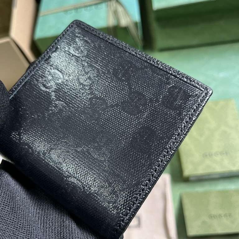 .   Packaged in a full original green box  GG Crystal Canvas Bifold Wallet.GGG Crystal Canvas glamorizes the men's FallWinter 2023 accessory collection with a glossy finish and durability that gives the brand's classic d