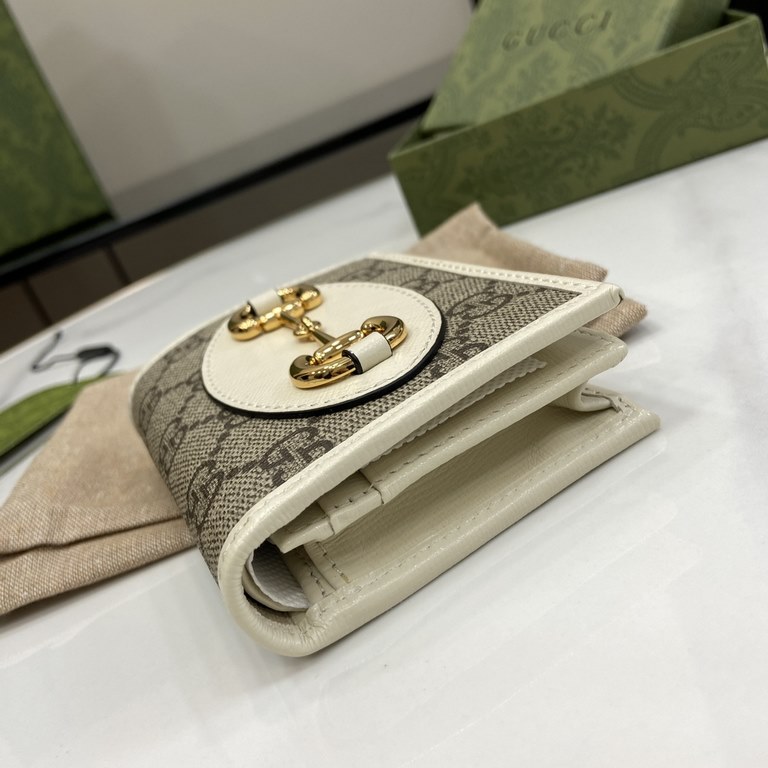 .   Comes with a full set of original green box packaging  Gucci Horsebit 1955 Collection Card Case. New to the Early Fall 2020 collection is this Gucci Horsebit 1955 Collection card bag made from GG Supreme canvas and w