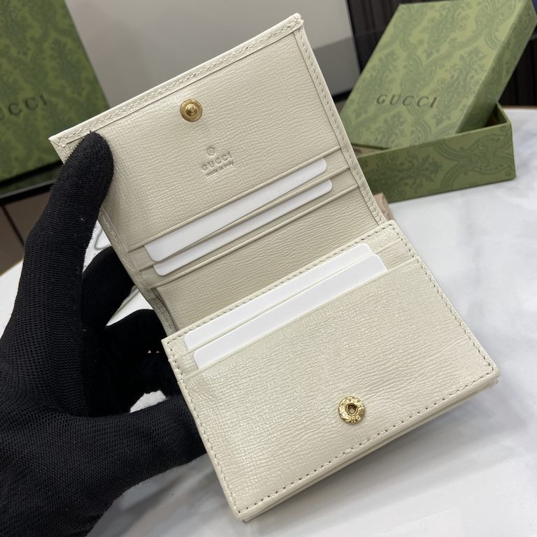 .   Comes with a full set of original green box packaging  Gucci Horsebit 1955 Collection Card Case. New to the Early Fall 2020 collection is this Gucci Horsebit 1955 Collection card bag made from GG Supreme canvas and w