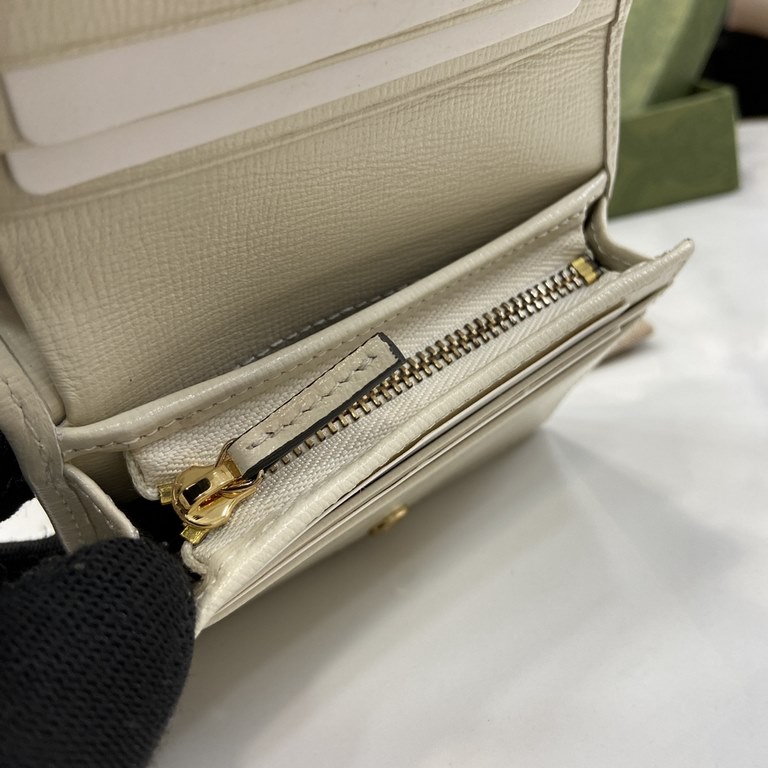 .   Comes with a full set of original green box packaging  Gucci Horsebit 1955 Collection Card Case. New to the Early Fall 2020 collection is this Gucci Horsebit 1955 Collection card bag made from GG Supreme canvas and w