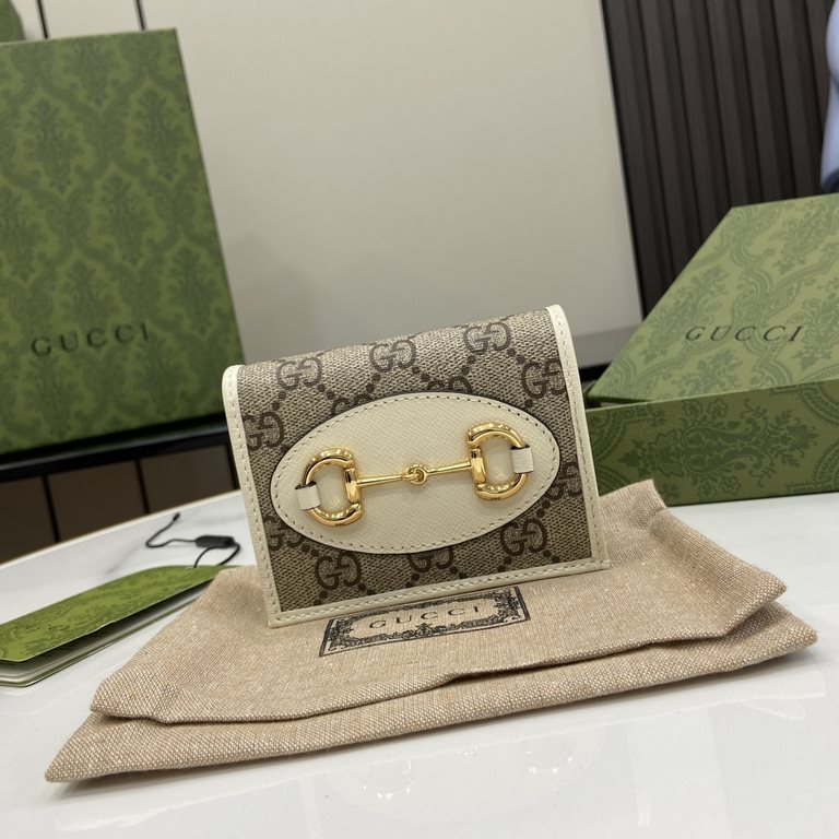 .   Comes with a full set of original green box packaging  Gucci Horsebit 1955 Collection Card Case. New to the Early Fall 2020 collection is this Gucci Horsebit 1955 Collection card bag made from GG Supreme canvas and w