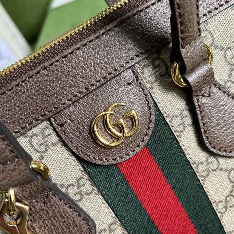 .  With full set of original green packaging Gucci meo vintage hand-twisted crossbody bag, the mini bag stands out in the Infinity Prelude collection, infusing the essence of modern design with vintage grunge. The bag is