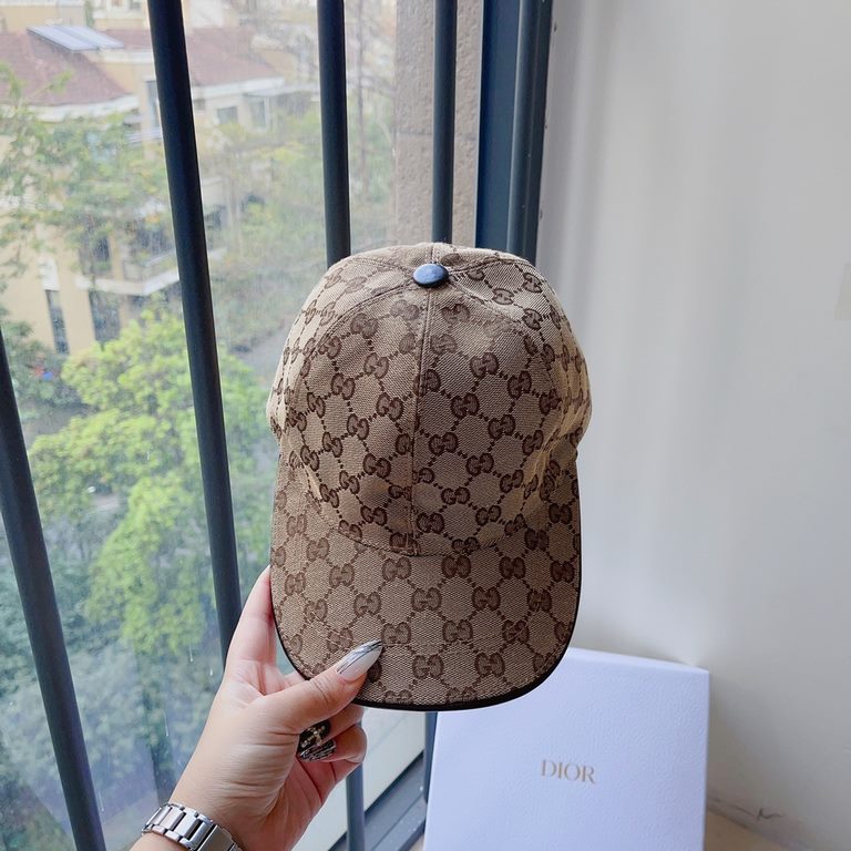 Gucci New Jacquard Letter Baseball CapClassic jacquard letters, never die of fashion!Ins bloggers concave modeling small single product