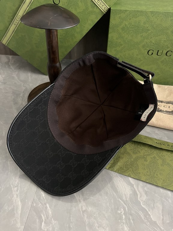 Special GUCCI original customized 11 open mold custom cowboy hat both the brand's traditional luxury connotation and modern streetwear aesthetics to show the design personality of the spring and summer series The cap is 