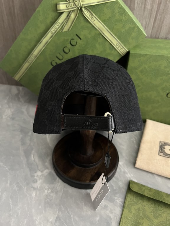 Special GUCCI original customized 11 open mold custom cowboy hat both the brand's traditional luxury connotation and modern streetwear aesthetics to show the design personality of the spring and summer series The cap is 