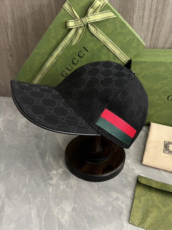 Special GUCCI original customized 11 open mold custom cowboy hat both the brand's traditional luxury connotation and modern streetwear aesthetics to show the design personality of the spring and summer series The cap is 