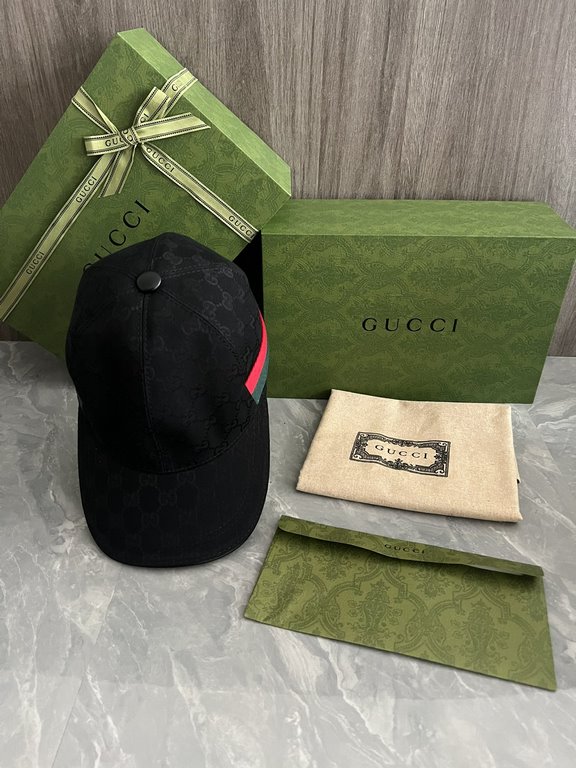 Special GUCCI original customized 11 open mold custom cowboy hat both the brand's traditional luxury connotation and modern streetwear aesthetics to show the design personality of the spring and summer series The cap is 