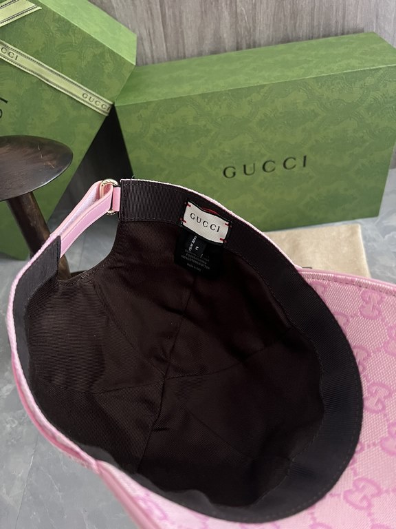 Special GUCCI original customized 11 open mold custom cowboy hat both the brand's traditional luxury connotation and modern streetwear aesthetics to show the design personality of the spring and summer series The cap is 