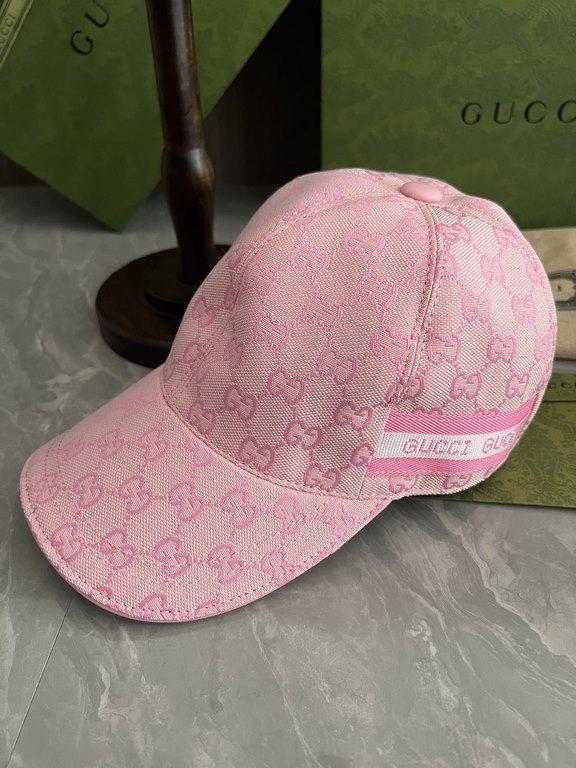 Special GUCCI original customized 11 open mold custom cowboy hat both the brand's traditional luxury connotation and modern streetwear aesthetics to show the design personality of the spring and summer series The cap is 