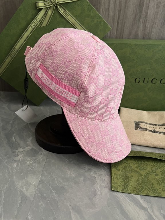 Special GUCCI original customized 11 open mold custom cowboy hat both the brand's traditional luxury connotation and modern streetwear aesthetics to show the design personality of the spring and summer series The cap is 