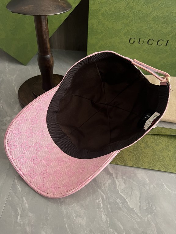 Special GUCCI original customized 11 open mold custom cowboy hat both the brand's traditional luxury connotation and modern streetwear aesthetics to show the design personality of the spring and summer series The cap is 