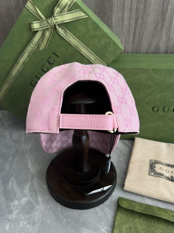 Special GUCCI original customized 11 open mold custom cowboy hat both the brand's traditional luxury connotation and modern streetwear aesthetics to show the design personality of the spring and summer series The cap is 