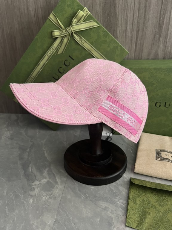 Special GUCCI original customized 11 open mold custom cowboy hat both the brand's traditional luxury connotation and modern streetwear aesthetics to show the design personality of the spring and summer series The cap is 