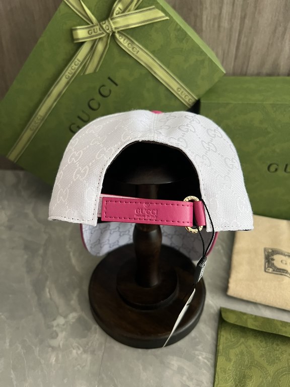 Special GUCCI original customized 11 open mold custom cowboy hat both the brand's traditional luxury connotation and modern streetwear aesthetics to show the design personality of the spring and summer series The cap is 