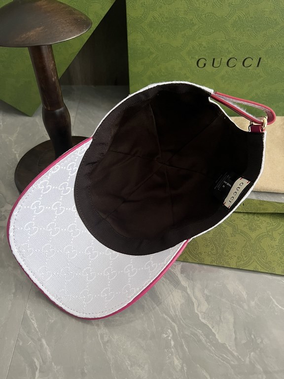 Special GUCCI original customized 11 open mold custom cowboy hat both the brand's traditional luxury connotation and modern streetwear aesthetics to show the design personality of the spring and summer series The cap is 