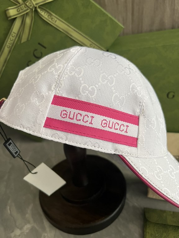 Special GUCCI original customized 11 open mold custom cowboy hat both the brand's traditional luxury connotation and modern streetwear aesthetics to show the design personality of the spring and summer series The cap is 