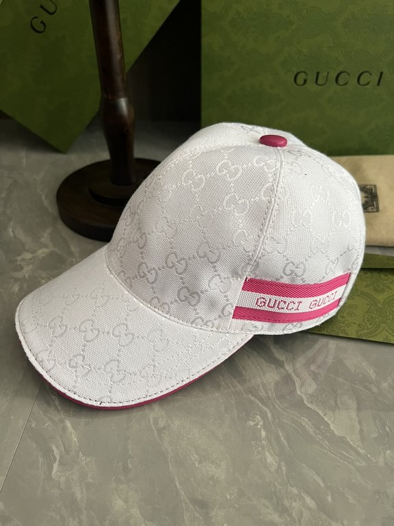 Special GUCCI original customized 11 open mold custom cowboy hat both the brand's traditional luxury connotation and modern streetwear aesthetics to show the design personality of the spring and summer series The cap is 