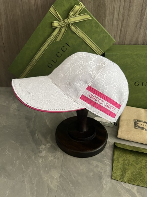 Special GUCCI original customized 11 open mold custom cowboy hat both the brand's traditional luxury connotation and modern streetwear aesthetics to show the design personality of the spring and summer series The cap is 