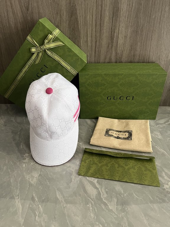 Special GUCCI original customized 11 open mold custom cowboy hat both the brand's traditional luxury connotation and modern streetwear aesthetics to show the design personality of the spring and summer series The cap is 