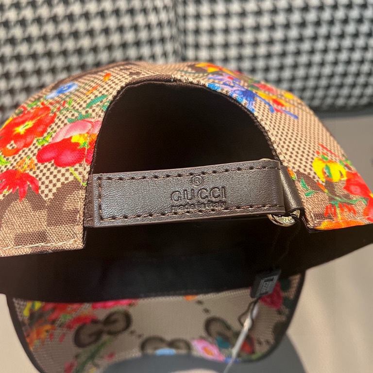 With packaging cloth bag, Gucci Gucci new original single baseball cap, broken flowers large double G, counter 11 open mold ordering, perfect pair of flowers, the original canvas fabric   head layer cowhide, lightweight 