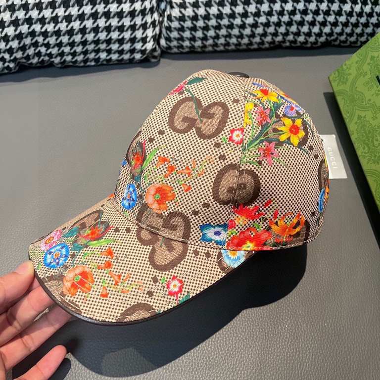 With packaging cloth bag, Gucci Gucci new original single baseball cap, broken flowers large double G, counter 11 open mold ordering, perfect pair of flowers, the original canvas fabric   head layer cowhide, lightweight 