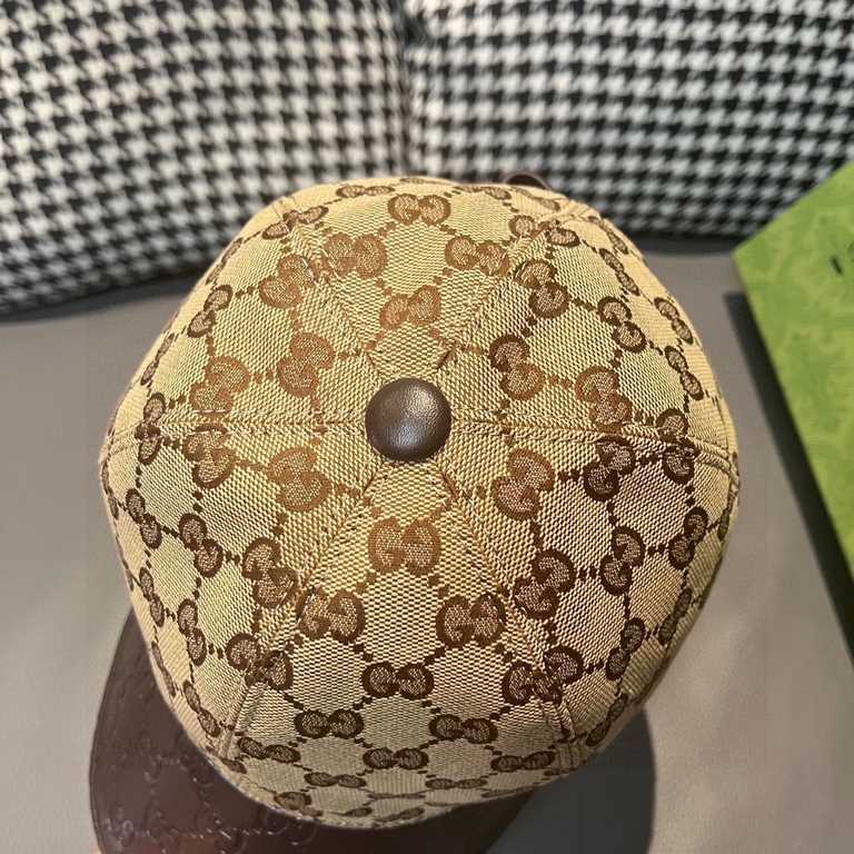 With box cloth bag, Gucci (Gucci) classic original single baseball cap, small double G cowhide splicing, 11 open mold ordering, superb quality! Brim head layer cowhide embossing, excellent quality! Base head circumferenc