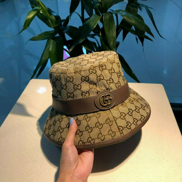 Gucci (Gucci) new original single fisherman hat     wrapped double G, 11 open molded to order, the highest version, the original canvas material   cowhide micro-labeling, cotton lining, lightweight and breathable, in-kin