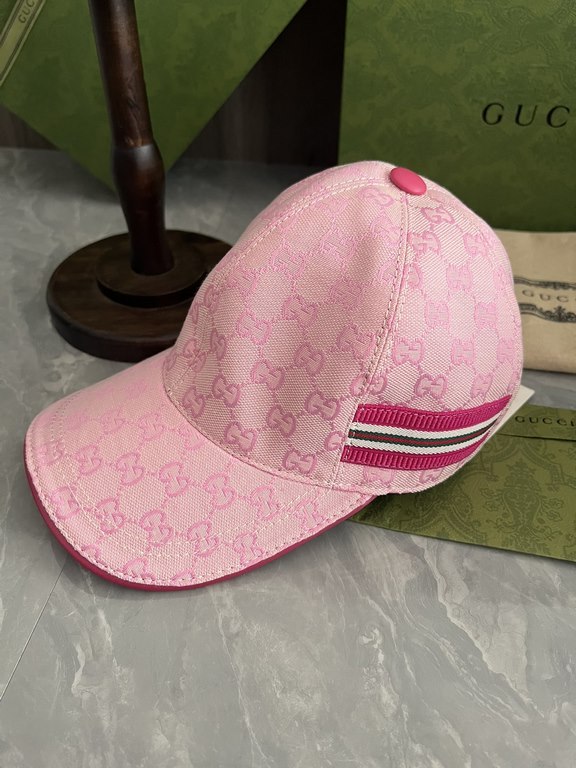 Special GUCCI original customized 11 open mold custom cowboy hat both the brand's traditional luxury connotation and modern streetwear aesthetics to show the design personality of the spring and summer series The cap is 