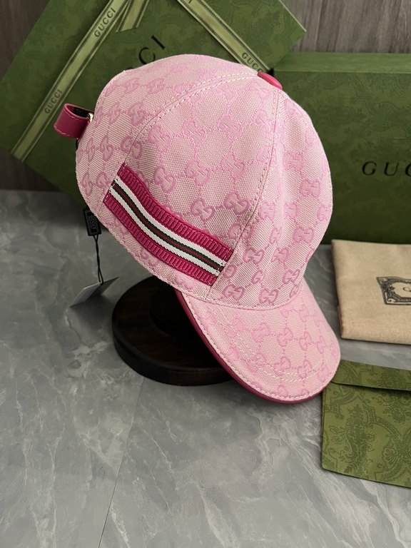 Special GUCCI original customized 11 open mold custom cowboy hat both the brand's traditional luxury connotation and modern streetwear aesthetics to show the design personality of the spring and summer series The cap is 