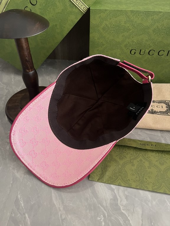 Special GUCCI original customized 11 open mold custom cowboy hat both the brand's traditional luxury connotation and modern streetwear aesthetics to show the design personality of the spring and summer series The cap is 