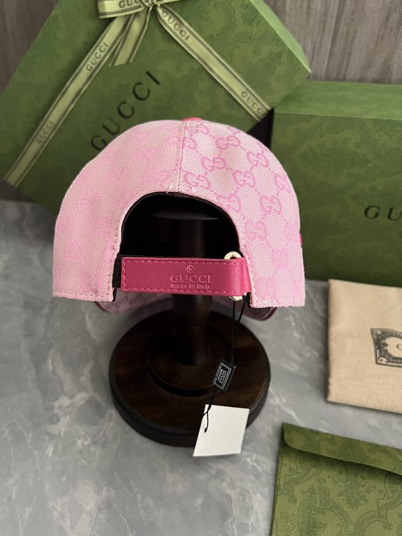 Special GUCCI original customized 11 open mold custom cowboy hat both the brand's traditional luxury connotation and modern streetwear aesthetics to show the design personality of the spring and summer series The cap is 