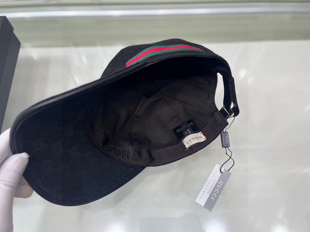 Gucci baseball cap.With box cloth bag, Gucci (Gucci) original single baseball cap, hot stamping double G, 11 open mold customized, the highest version, the original canvas material   head layer cowhide, cotton lining, li