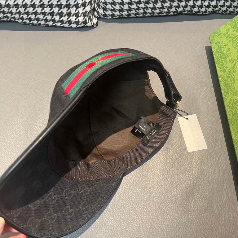 Gucci baseball cap.With box cloth bag, Gucci (Gucci) classic original single baseball cap, flower webbing, counter 11 open mold customized, the highest version, the original canvas material   head layer cowhide, lightwei