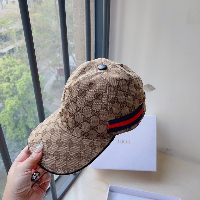 Gucci New Jacquard Letter Baseball CapClassic jacquard letters, never die of fashion!Ins bloggers concave modeling small single product