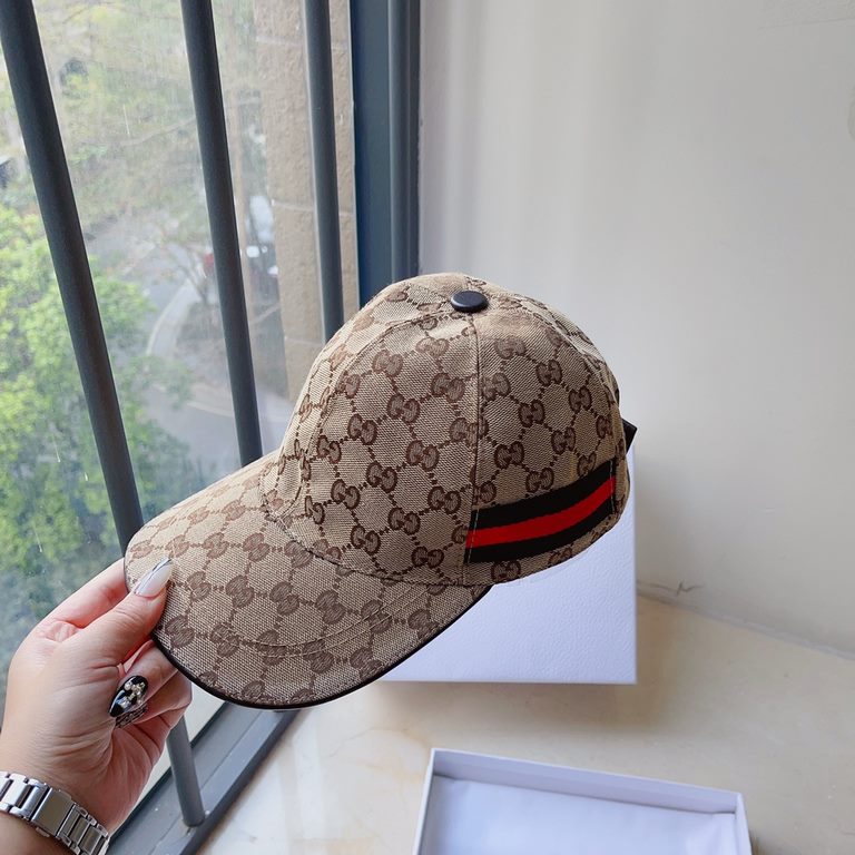 Gucci New Jacquard Letter Baseball CapClassic jacquard letters, never die of fashion!Ins bloggers concave modeling small single product