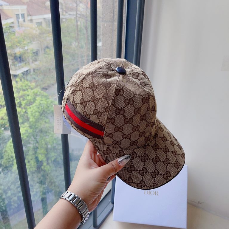 Gucci New Jacquard Letter Baseball CapClassic jacquard letters, never die of fashion!Ins bloggers concave modeling small single product