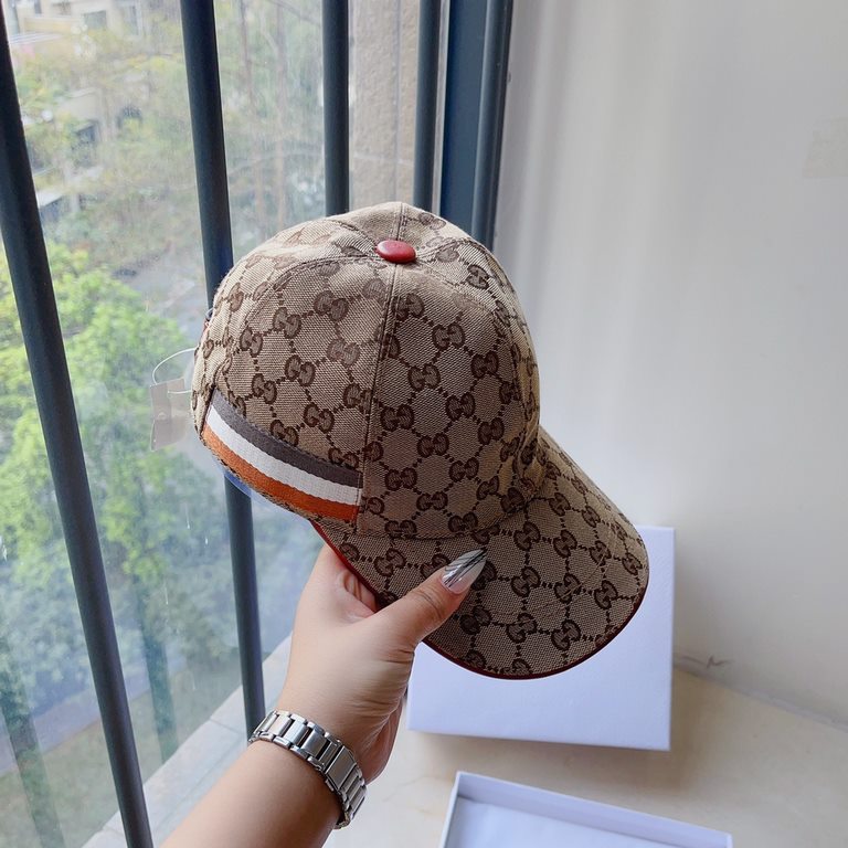 Gucci New Jacquard Letter Baseball CapClassic jacquard letters, never die of fashion!Ins bloggers concave modeling small single product