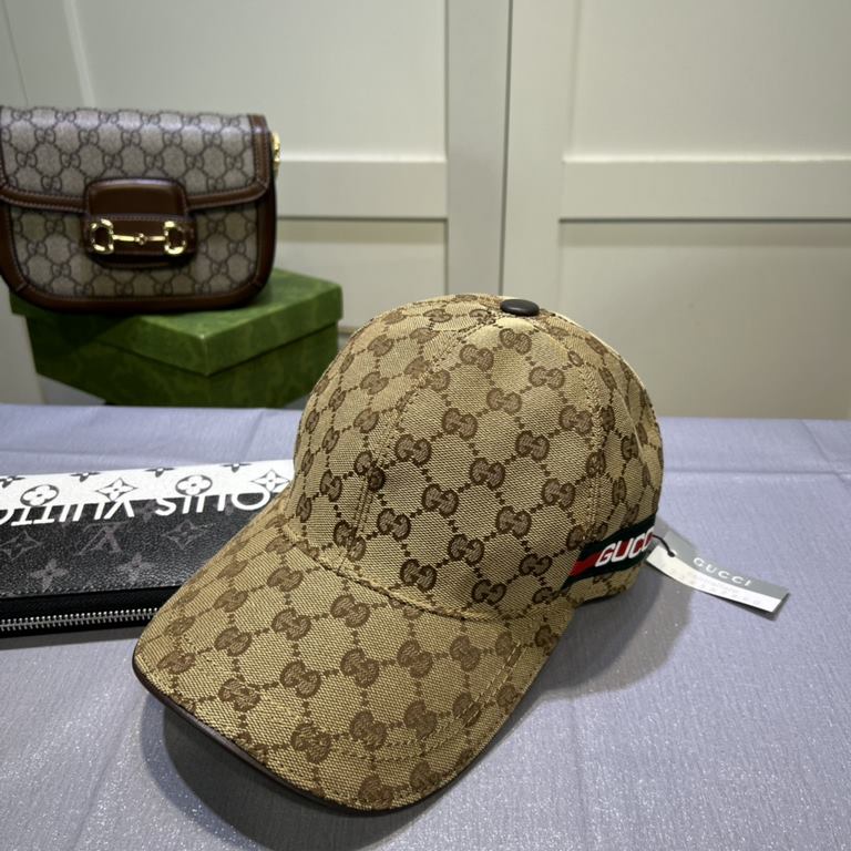 Gucci (Gucci) classic original single baseball cap, 11 open mold customized, original canvas material   head layer cowhide, British and awesome quality! Cotton lining, base head circumference 56, patch adjustable.