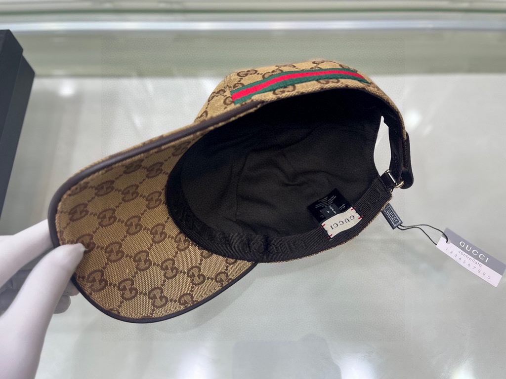 Gucci baseball cap.With box cloth bag, Gucci (Gucci) original single baseball cap, hot stamping double G, 11 open mold customized, the highest version, the original canvas material   head layer cowhide, cotton lining, li