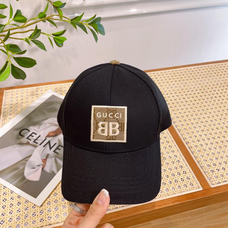 Gucci Gucci co-branded models high-end, the latest models! Fashion trend, high-end workmanship! Each hat is a work of heart! Unusual quality, details are also very important. Leather hat studs, leather adjustable band! C