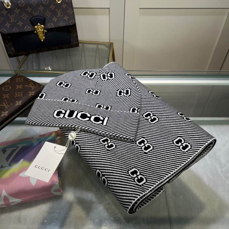 Gucci GUCCI hat   scarf, precious collection of soul hats! Recommended by Little Red Book and promoted by all major netroots! Every color is very nice! Classic! Soft feel. 70% wool 30% rabbit hair. Top luxury materials t