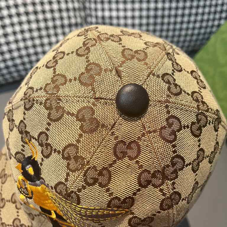 Gucci Baseball Cap, Gucci Baseball Cap, Gucci Baseball Cap.With box bag, Gucci (Gucci) original single baseball cap, large bee embroidery, 11 open mold customized, heavy embroidery, details comparable to the counter, the