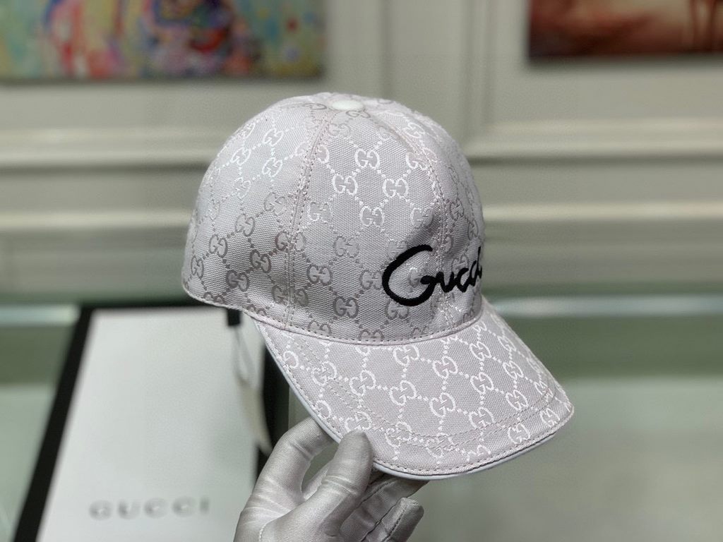 Gucci baseball cap.With box bag, Gucci (Gucci) new original single baseball cap, art word embroidery, 11 open mold customized, heavy embroidery, details comparable to the counter, the original canvas material   head laye