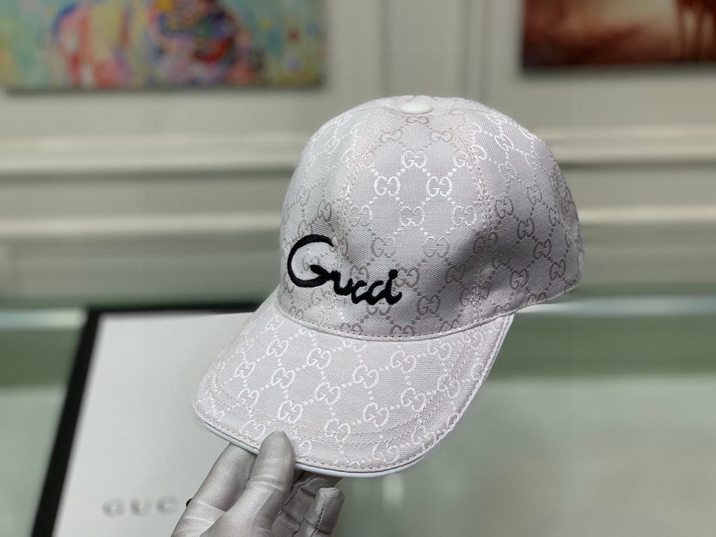 Gucci baseball cap.With box bag, Gucci (Gucci) new original single baseball cap, art word embroidery, 11 open mold customized, heavy embroidery, details comparable to the counter, the original canvas material   head laye